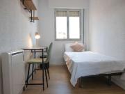 Se alquila habitación en piso de 3 dormitorios en...