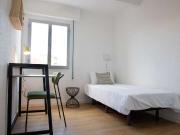 Se alquila habitación en piso de 3 dormitorios en...