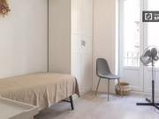 Se alquila habitación en piso de 3 dormitorios en...