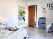 Se alquila habitación en piso de 3 dormitorios en Bons...