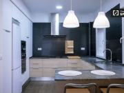 Se alquila habitación en piso de 3 dormitorios en...