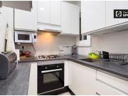 Se alquila habitación en piso de 3 dormitorios en Eixample