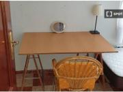 Se alquila habitación en piso de 3 dormitorios en Granada