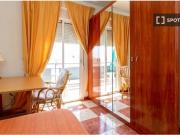 Se alquila habitación en piso de 3 dormitorios en Granada