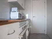 Se alquila habitación en piso de 3 dormitorios en...