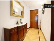 Se alquila habitación en piso de 3 dormitorios en...