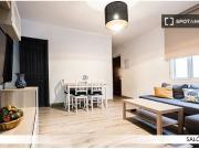 Se alquila habitación en piso de 3 dormitorios en Sevilla Se alquila habitación en piso de 3 dormitorios en Sevilla