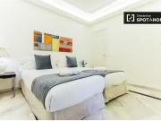 Se alquila habitación en piso de 3 dormitorios en...