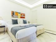 Se alquila habitación en piso de 3 dormitorios en...