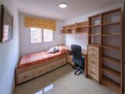 Se alquila habitación en piso de 3 habitaciones, La...