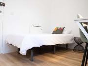 Se alquila habitación en piso de 3 dormitorios en...