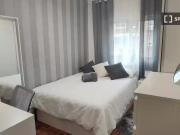 Se alquila habitación en piso de 3 habitaciones en...