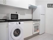 Se alquila habitación en piso de 3 habitaciones en Alcorcón