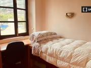 Se alquila habitación en piso de 3 habitaciones en...