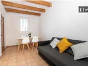 Se alquila habitación en piso de 3 habitaciones en Barcelona