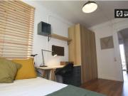 Se alquila habitación en piso de 3 habitaciones en Barcelona