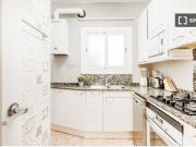 Se alquila habitación en piso de 3 habitaciones en Barcelona