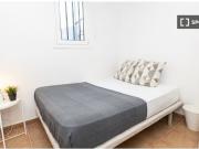 Se alquila habitación en piso de 3 habitaciones en Barcelona
