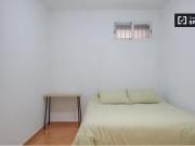 Se alquila habitación en piso de 3 habitaciones en...