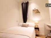 Se alquila habitación en piso de 3 habitaciones en el...