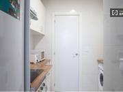 Se alquila habitación en piso de 3 habitaciones en...