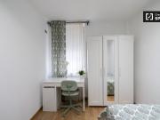 Se alquila habitación en piso de 3 habitaciones en...