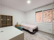 Se alquila habitación en piso de 3 habitaciones en...