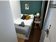 Se alquila habitación en piso de 3 habitaciones en Madrid