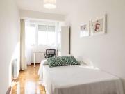 Se alquila habitación en piso de 3 habitaciones en Madrid