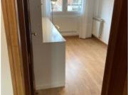 Se alquila habitación en piso de 3 habitaciones en...