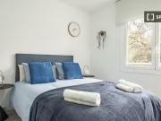 Se alquila habitación en piso de 3 habitaciones en Sant...