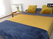 Se alquila habitación en piso de 3 habitaciones en Santander