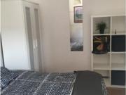 Se alquila habitación en piso de 3 habitaciones en...