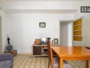 Se alquila habitación en piso de 3 habitaciones en...