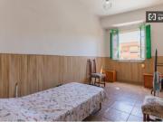 Se alquila habitación en piso de 3 habitaciones en...