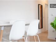 Se alquila habitación en piso de 3 habitaciones en Vallecas