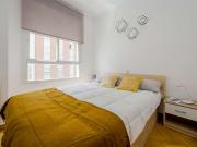 Se alquila habitación en piso de 4 dormitorios en...