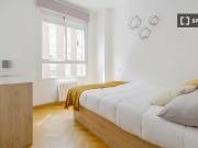 Se alquila habitación en piso de 4 dormitorios en...