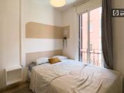 Se alquila habitación en piso de 4 dormitorios en Barcelona