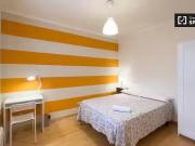Se alquila habitación en piso de 4 dormitorios en Barcelona