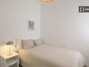 Se alquila habitación en piso de 4 dormitorios en Barcelona
