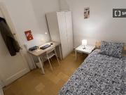 Se alquila habitación en piso de 4 dormitorios en Barcelona
