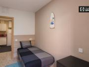 Se alquila habitación en piso de 4 dormitorios en Barcelona