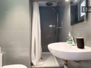 Se alquila habitación en piso de 4 dormitorios en Barcelona