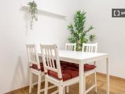 Se alquila habitación en piso de 4 dormitorios en Barcelona