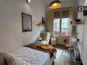 Se alquila habitación en piso de 4 dormitorios en Barcelona