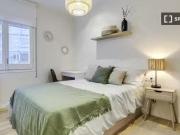 Se alquila habitación en piso de 4 dormitorios en Barcelona