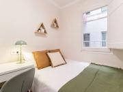 Se alquila habitación en piso de 4 dormitorios en Barcelona
