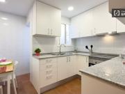 Se alquila habitación en piso de 4 dormitorios en Barcelona