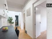 Se alquila habitación en piso de 4 dormitorios en Barcelona